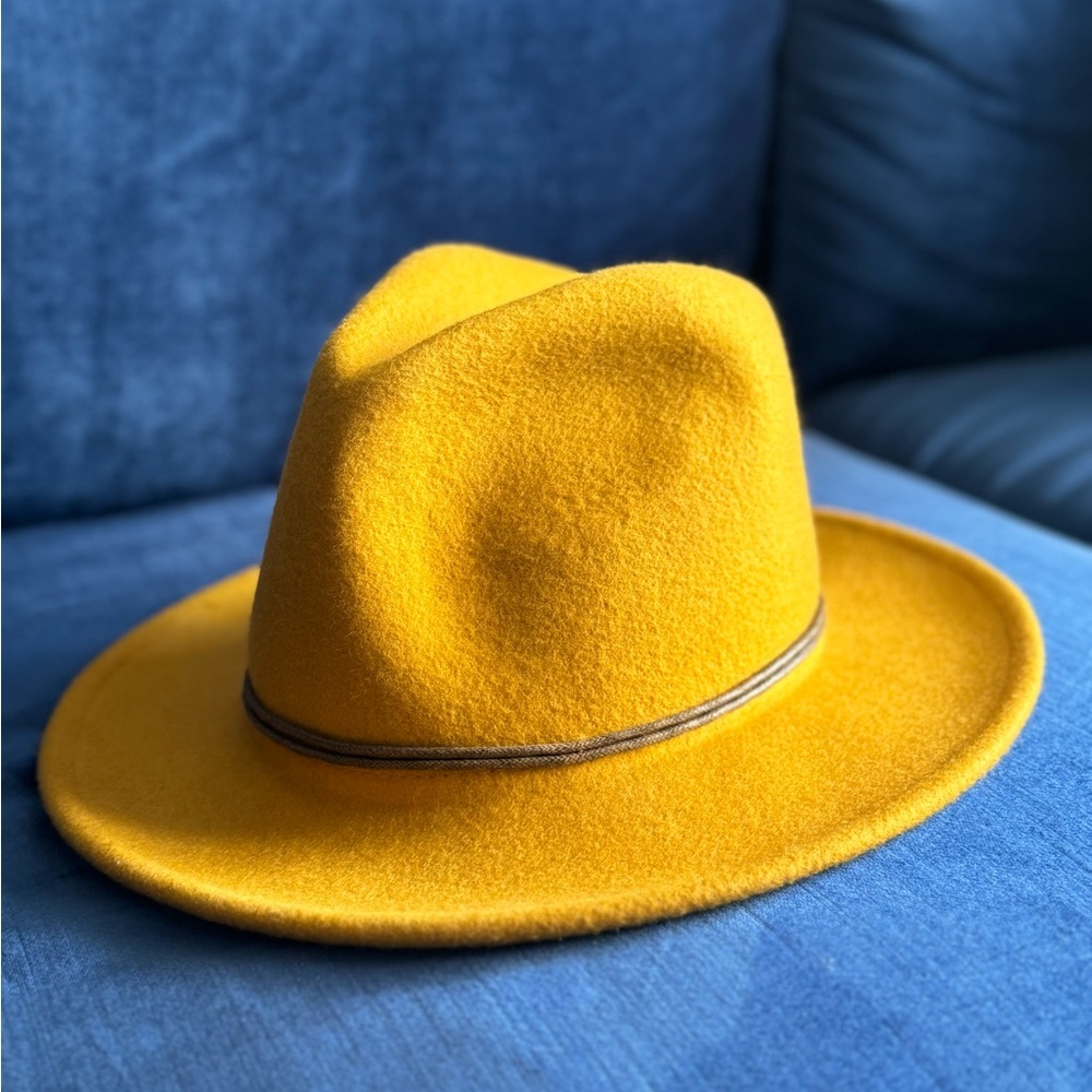 Unisex Yellow Wool Hat Size M in great condition